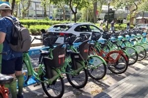 Todo apunta a sumar bicicletas con asistencia eléctrica, que facilitan los desplazamientos de personas mayores.