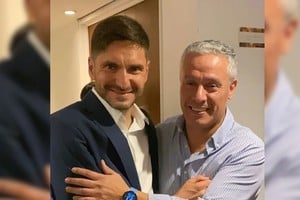 Pullaro junto a Núñez.