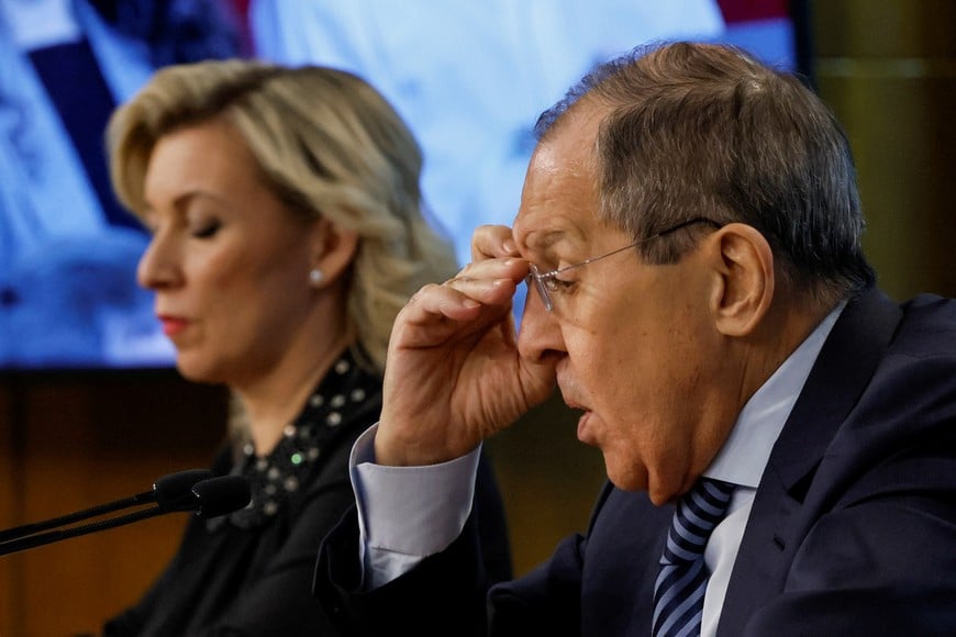 Foreign Minister Sergei Lavrov and Russian Foreign Ministry spokeswoman Maria Zakharova attend his annual news conference, in Moscow, Russia January 18, 2023. REUTERS/Shamil Zhumatov