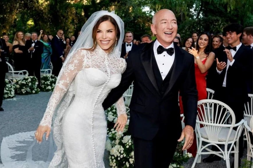 La primera foto oficial de la boda, posteada en Instagram por la periodista Lauren Sánchez, flamante esposa del dueño de Amazon, Jeff Bezos.