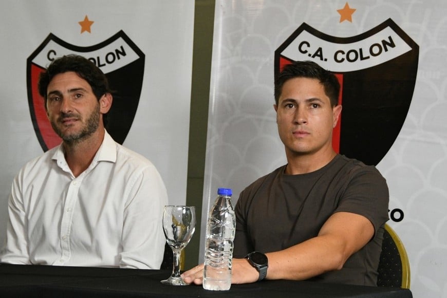 La nueva fórmula sabalera. El secretario técnico Diego Colotto y el entrenador Ezequiel Medrán empiezan a moldear el ambicioso proyecto para el año que viene e intentar volver a Primera.  Crédito: Manuel Fabatía.