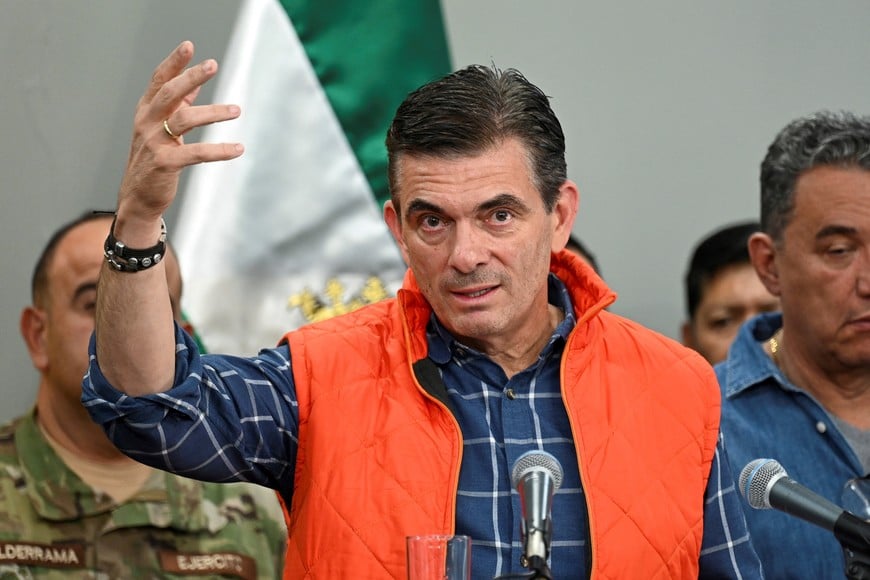 Bolivian President Rodrigo Paz, alongside ministers, vice ministers and top military and police officials, holds a press conference after the installation on Sunday of a Crisis Room to assess and coordinate actions in flooded areas that destroyed bridges and left communities isolated following torrential rains in the municipality of El Torno, in Santa Cruz department, in La Paz, Bolivia, December 14, 2025. REUTERS/Claudia Morales