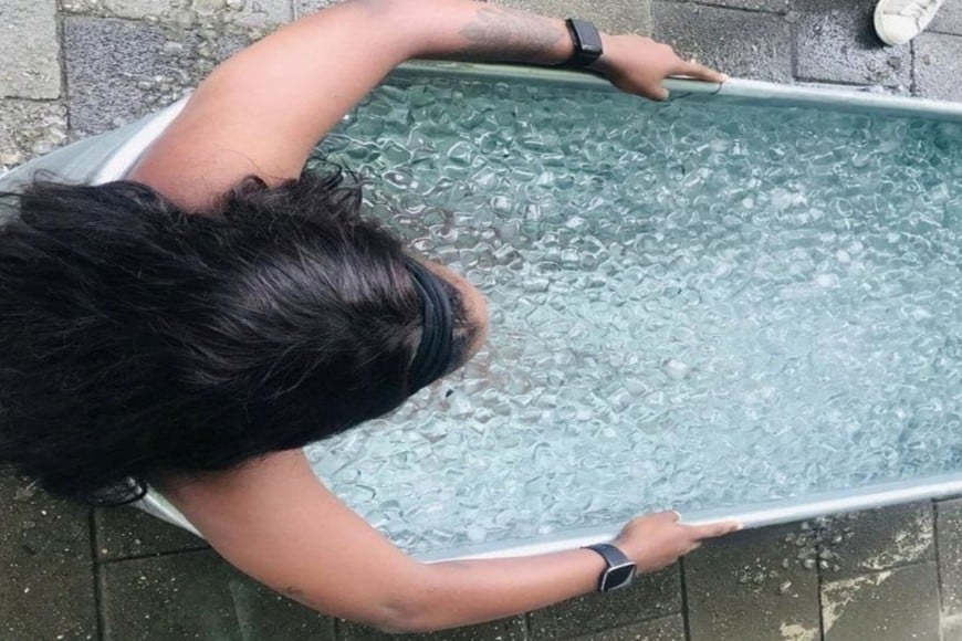 La inmersión en agua helada se realiza bajo supervisión y en tiempos controlados.