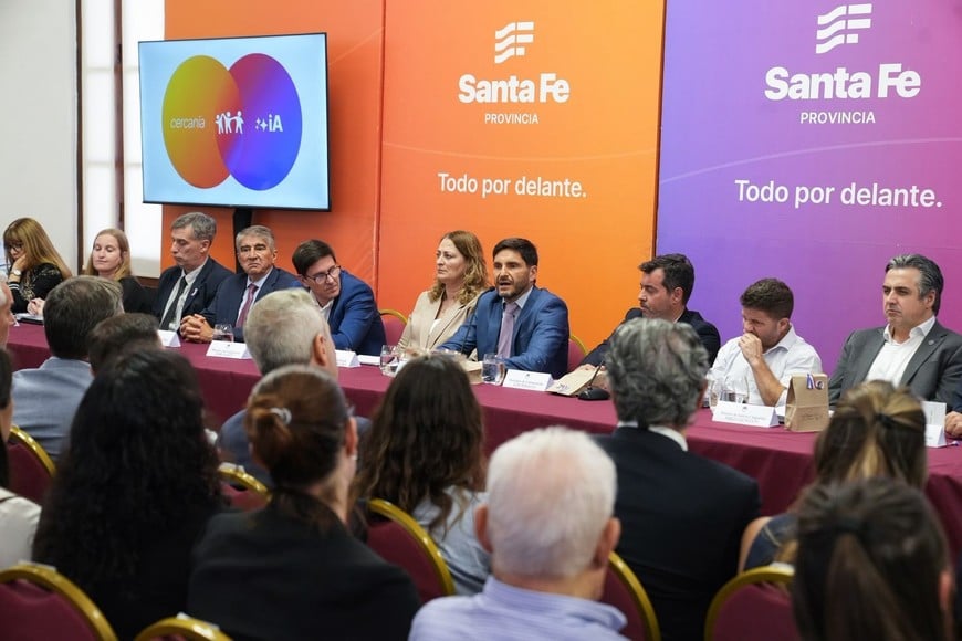 Pullaro habló en la sala Walsh de Rosario ante el gabinete ampliado de Unidos.