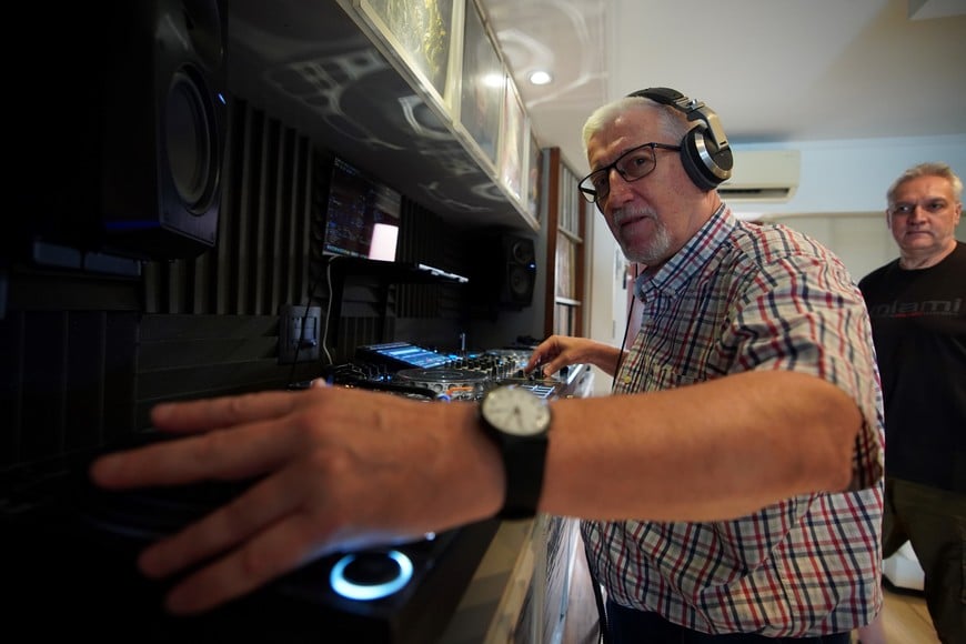 "El DJ no puede apretar solo un botón: hay que crear y leer la pista", aseguran. Foto: Fernando Nicola