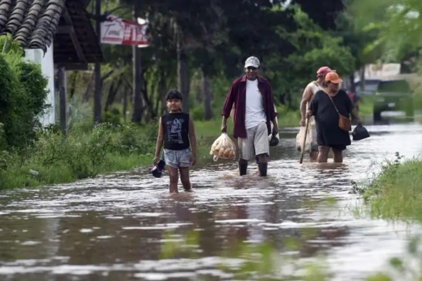 Este lunes, la armada boliviana evacuó a 360 vecinos que permanecían en la zona de peligro.