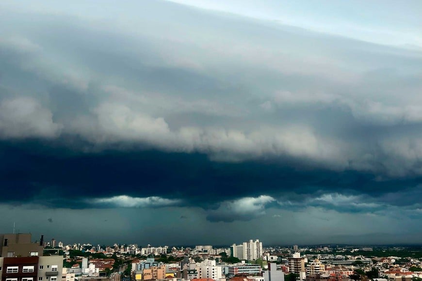 Las imágenes del temporal que captaron los ciudadanos de Porto Alegre y su área metropolitana.