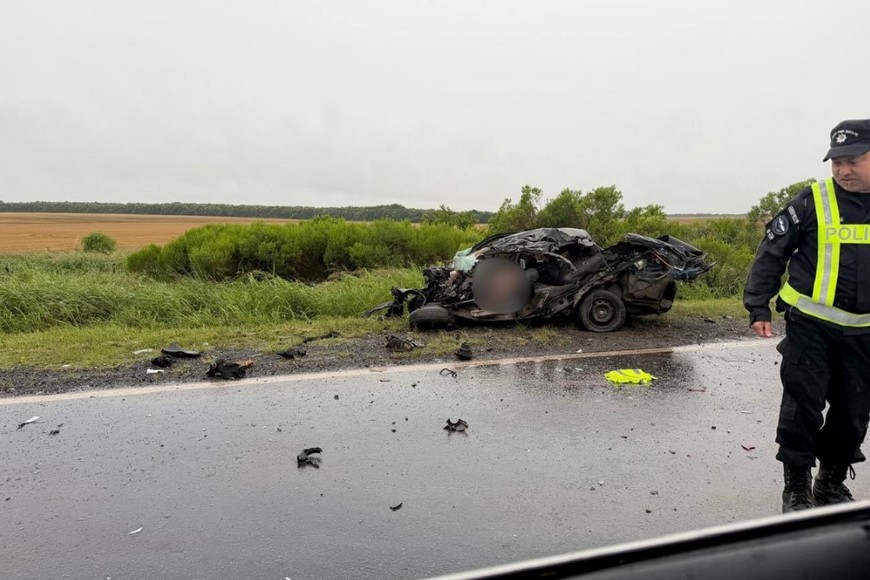 El automóvil resultó destruído tras el impacto. Foto: Gentileza.