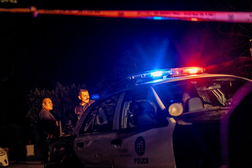 Police officers stand guard to stop vehicles from entering the Brentwood Park neighbourhood where the bodies of two elderly people were found at the home of Hollywood director Rob Reiner in Los Angeles, California, U.S. December 14, 2025. REUTERS/Jill Connelly