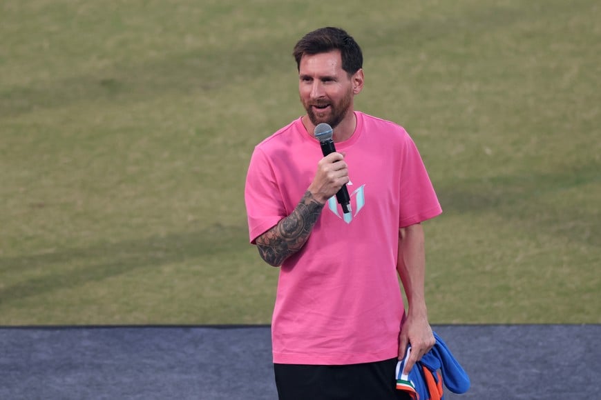 Soccer Football - Lionel Messi Tour of India - Arun Jaitley Stadium, New Delhi, India - December 15, 2025
Argentina and Inter Miami's Lionel Messi speaks to fans REUTERS/Adnan Abidi