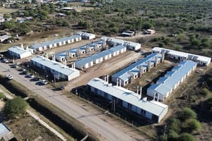 Según detalló el funcionario, las viviendas corresponden a un convenio firmado en el marco del programa Casa Propia–Construir Futuro, con obras iniciadas en mayo de 2022.