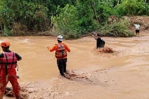 Los equipos de rescate intensificaron la búsqueda de desaparecidos.