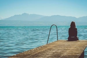 La soledad está asociada con un aumento en el riesgo de mortalidad temprana.