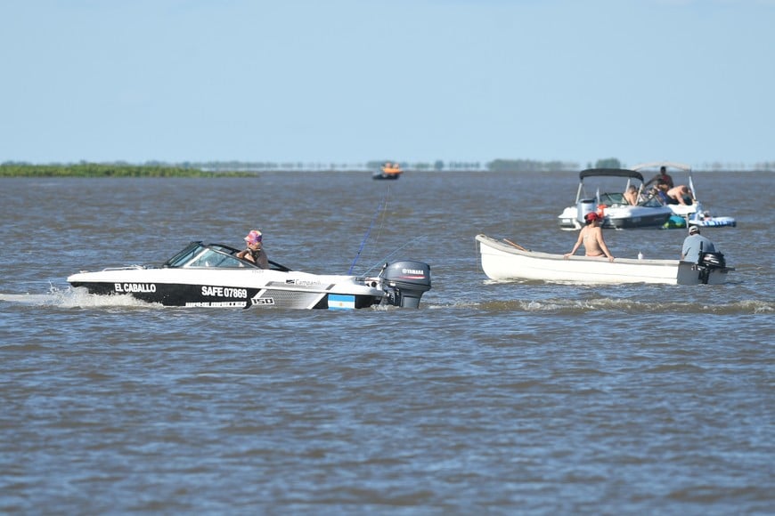 Gran cantidad de embarcaciones navegan la zona, sobre todo los fines de semana. Manuel Fabatía.