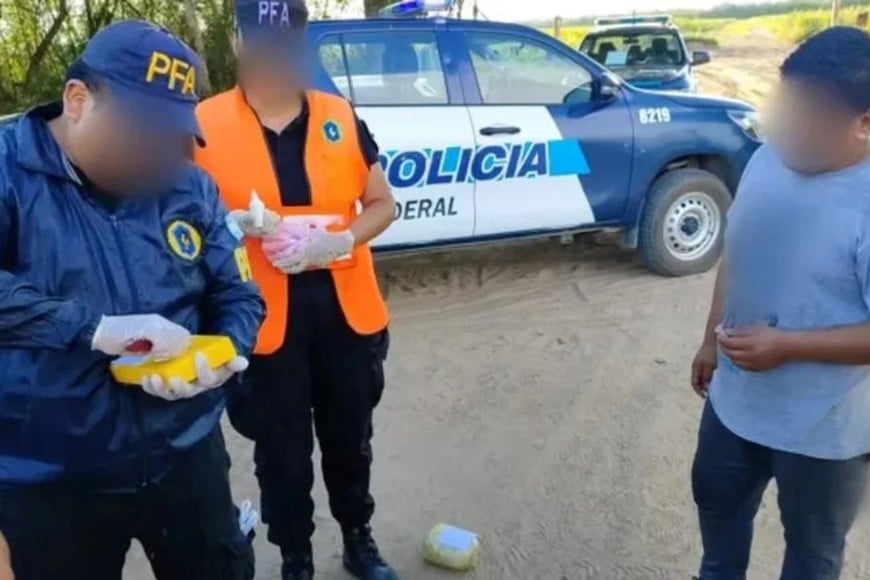 El conductor frenó abruptamente metros antes de un control vehicular.