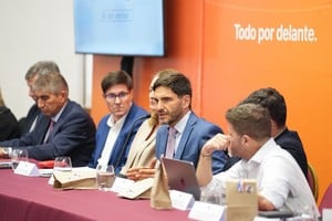 Pullaro habló en la sala Walsh de Rosario ante el gabinete ampliado de Unidos.
