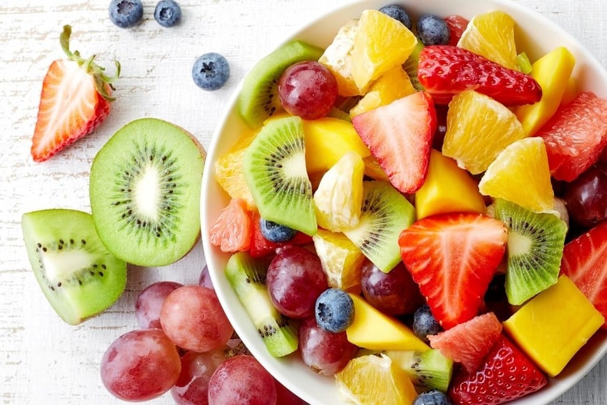 La inclusión de fruta en cualquier comida aporta nutrientes esenciales como fibra, agua, vitaminas y antioxidantes