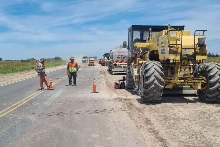 Otra gran inversión en la red vial del departamento San Justo en el sector noroeste del territorio casi al límite con el departamento San Cristóbal se encuentra en pleno desarrollo en el transcurso de estos días.
