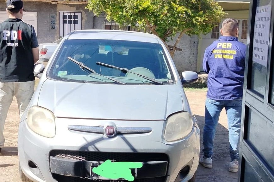 Los detectives secuestraron el auto que presuntamente se utilizó para dar el golpe. Foto: El Litoral