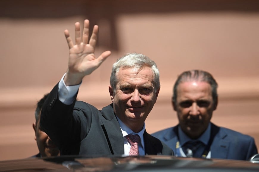Chile's President-elect Jose Antonio Kast waves after a private meeting with Argentina’s President Javier Milei at the Casa Rosada presidential palace, in Buenos Aires, Argentina, December 16, 2025. REUTERS/Pedro Lazaro Fernandez