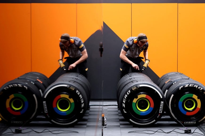 Formula One F1 - Dutch Grand Prix - Circuit Zandvoort, Zandvoort, Netherlands - August 31, 2025
A Pirelli official checks tyres during the race REUTERS/Christian Hartmann     TPX IMAGES OF THE DAY
