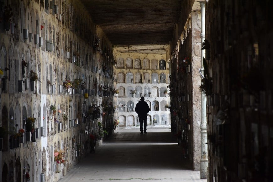 En Santa Fe pesa más la costumbre de inhumar a un ser querido. Crédito: Archivo Flavio Raina