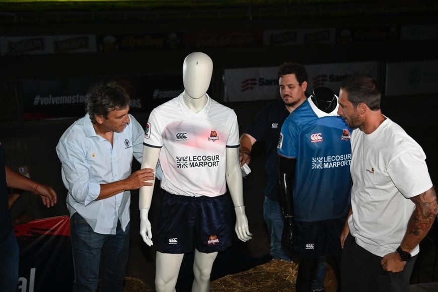 La indumentaria alternativa y de entrenamiento de la franquicia del Litoral.