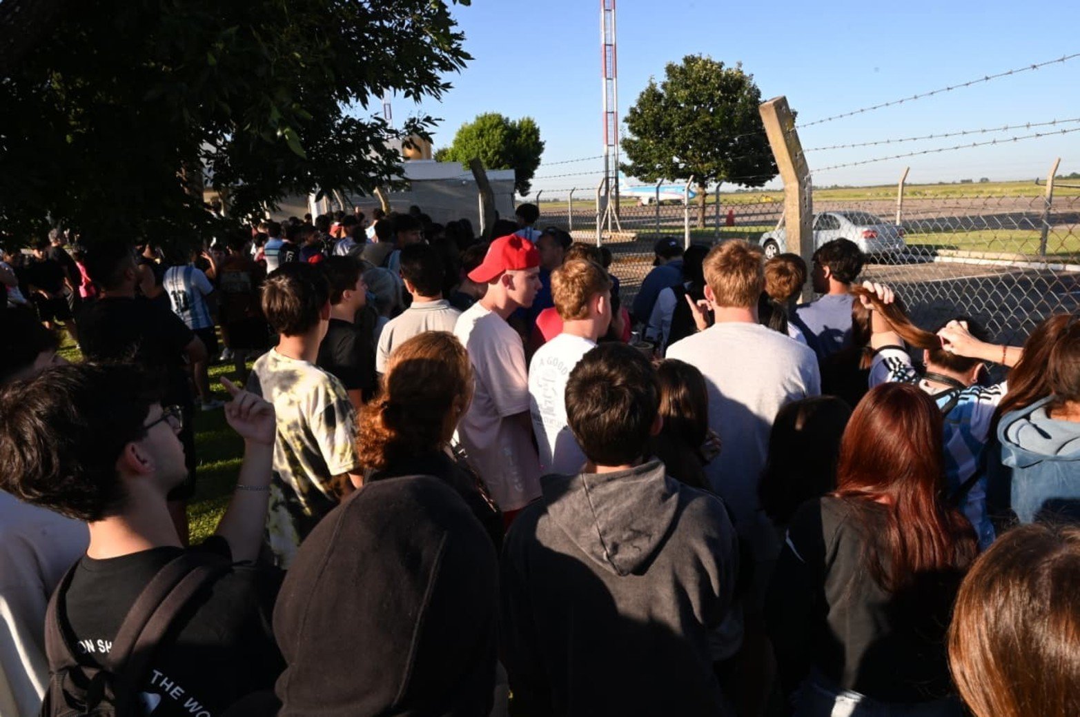 Desde temprano ya se encuentra gente esperando la llegada del 10. 