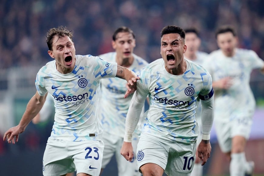 Soccer Football - Serie A - Genoa v Inter Milan - Stadio Comunale Luigi Ferraris, Genoa, Italy - December 14, 2025
Inter Milan's Lautaro Martinez celebrates scoring their second goal with Nicolo Barella REUTERS/Matteo Ciambelli