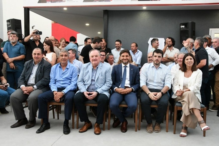 Dirigentes radicales dieron el presente en el acto en la renovada casa partidaria. Foto: Manuel Fabatía