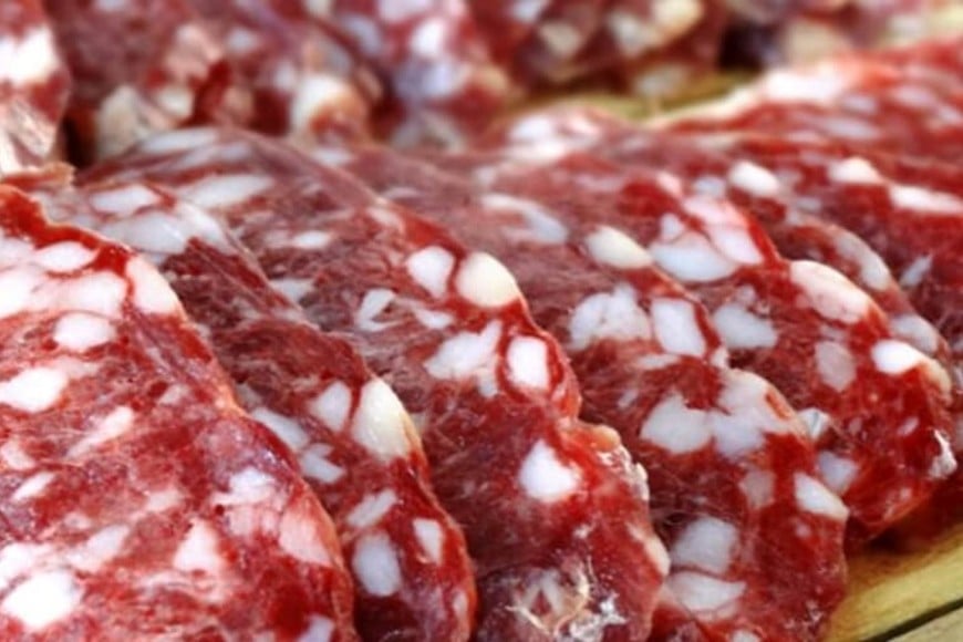 Identificaron como probable fuente de infección el consumo de salame sin etiqueta y de venta ambulante
