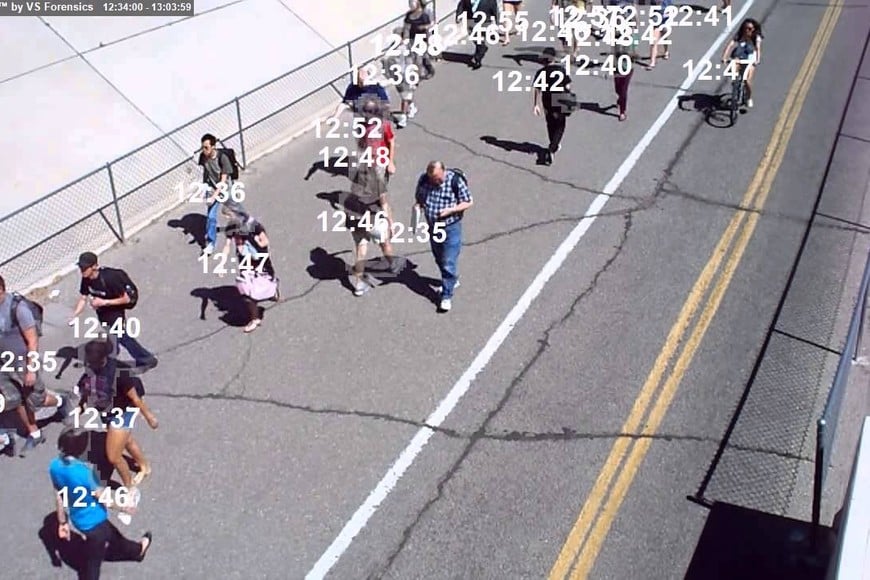 Las cámaras detectan y la IA indexa datos.