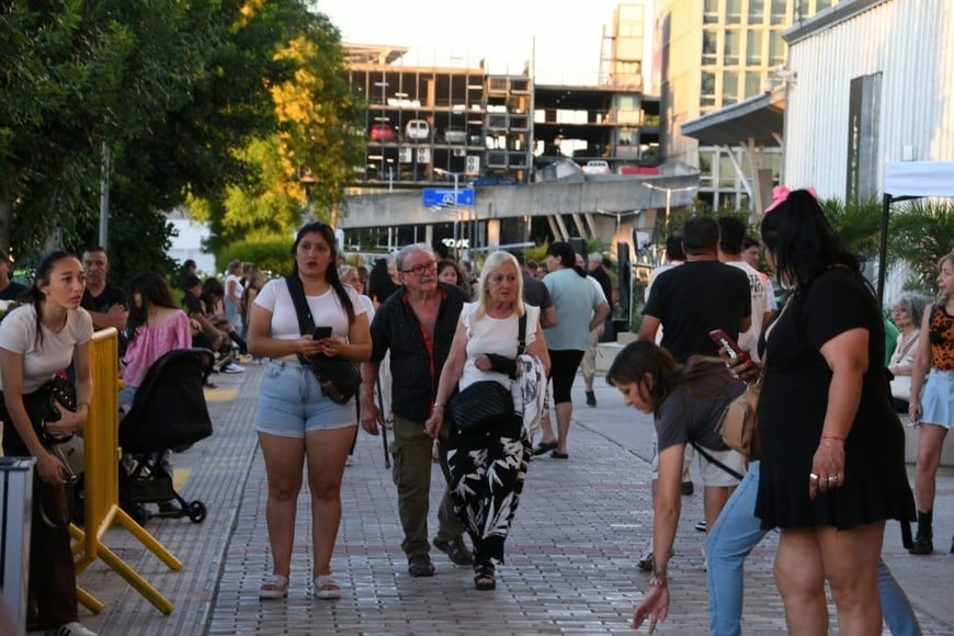 Sorteos millonarios y música en la noche de celebración de Casino Santa Fe