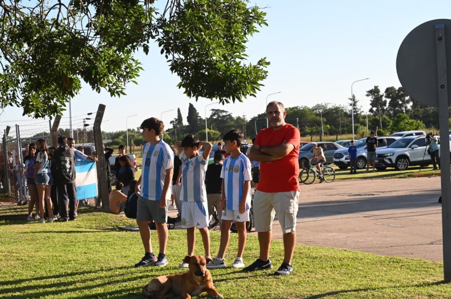 Los santafesinos esperan por la llegada del capitán de la Selección Argentina.