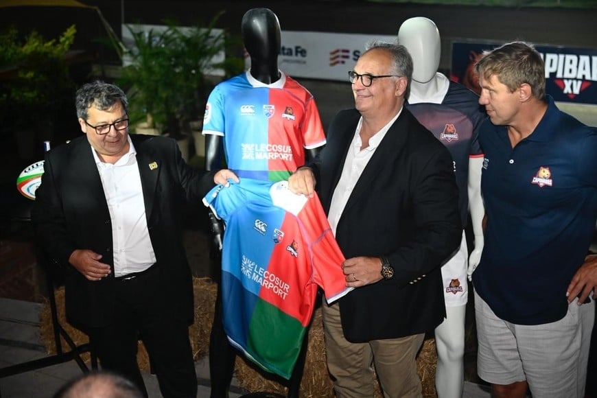 La tercer camiseta, con los colores de las 3 uniones de la región.