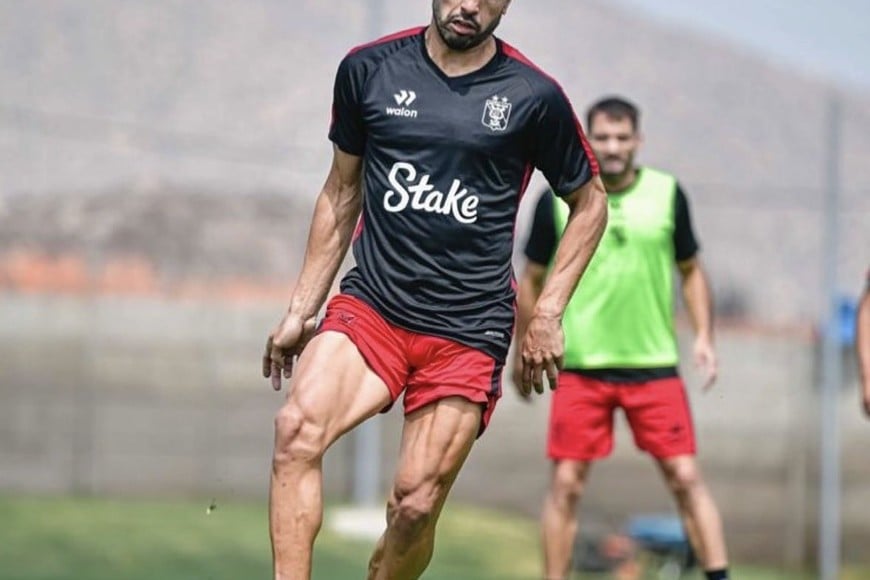 El defensor de 35 años llega para aportar voz de mando en la última línea