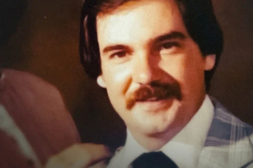 Joe Campbell fue arrestado y enfrenta cargos por abuso sexual infantil.