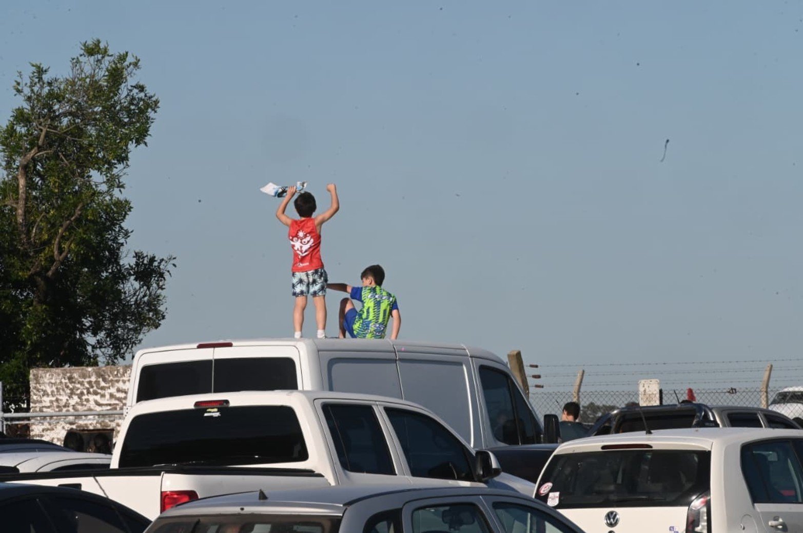 Fánaticos con la ilusión de ver a su ídolo.