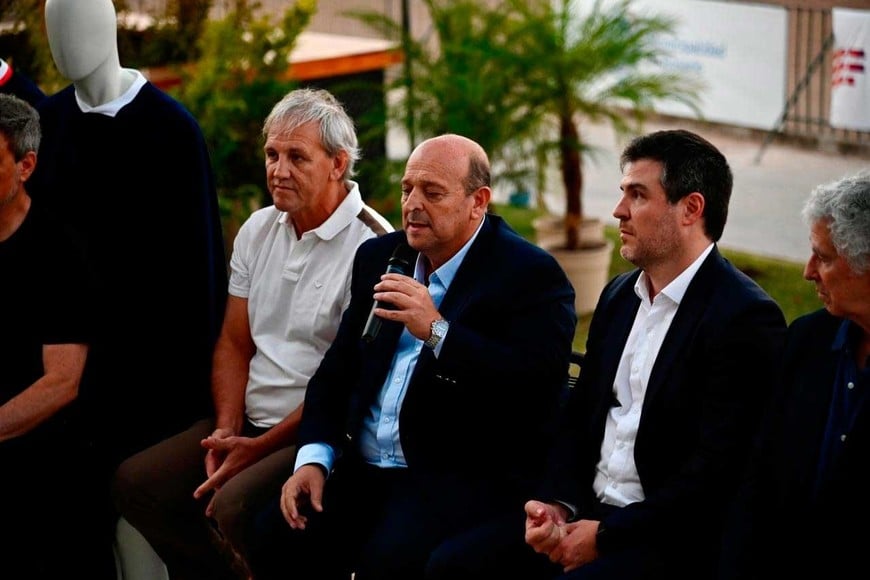 Carlos Fertonani también habló en la presentación. Foto: Marcelo Manera