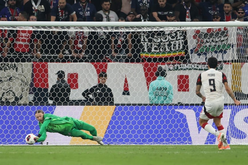 Soccer Football - FIFA Intercontinental Cup - Final - Paris St Germain v Flamengo - Ahmad Bin Ali Stadium, Al-Rayyan, Qatar - December 17, 2025 
Flamengo's Pedro has his penalty saved by Paris St Germain's Matvey Safonov during a penalty shootout REUTERS/Mohammed Salem