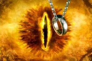 La fábula del Anillo de Giges muestra que el poder no es un factor de cambio, sino el disolvente de los frenos sociales que ocultan una "verdad moral" latente. El propósito de esta historia es interrogar la relación intrínseca entre el poder y la moralidad, demostrando que la posibilidad de obrar sin ser descubierto sirve de prueba, no de transformación.