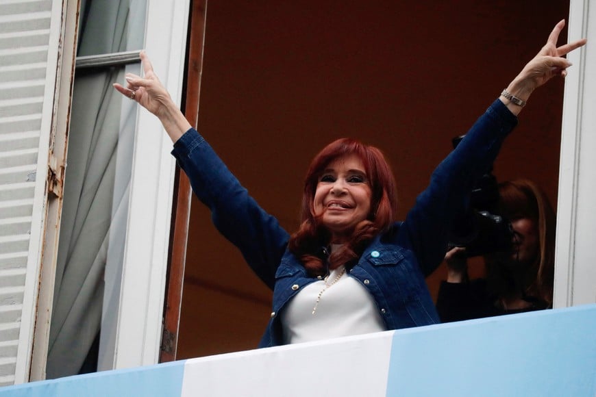 Argentina's former president Cristina Fernandez de Kirchner, currently under house arrest, gestures as Peronists commemorate Loyalty Day and show support for her, ahead of October 26 midterm elections, seen as crucial for Argentine President Javier Milei's administration after U.S. President Donald Trump warned that future support for Argentina would depend on Milei's party performing well in the vote, in Buenos Aires, Argentina, October 17, 2025. REUTERS/Alessia Maccioni