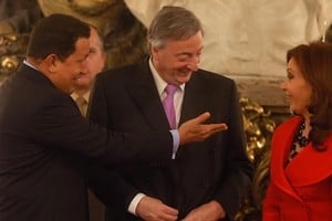 31 de julio de 2007, Hugo Chávez es recibido en la Casa Rosada por Néstor Kirchner y Cristina Fernández.