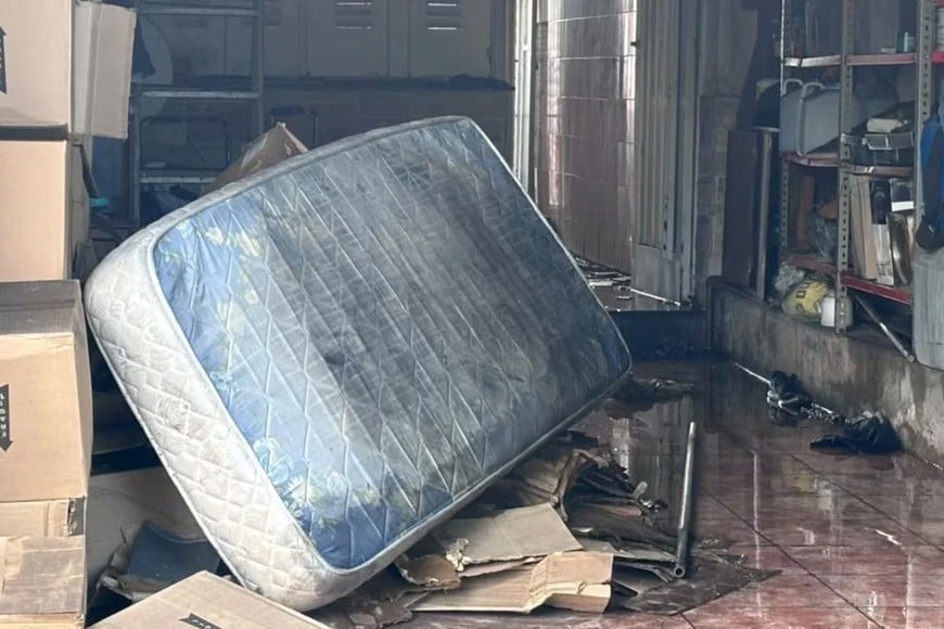 El hombre denunció que su hijo tenía deudas con los vecinos.