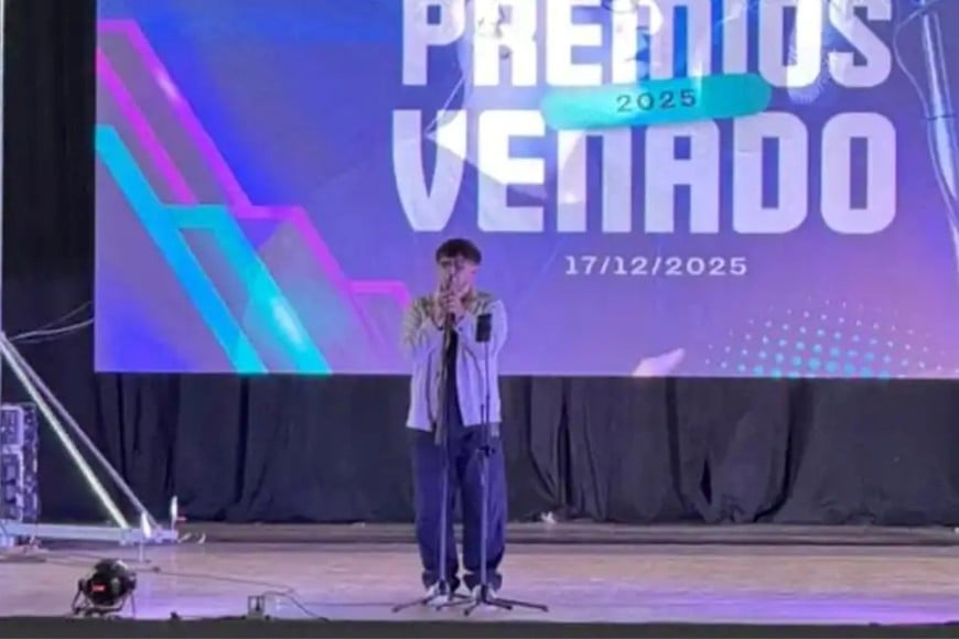 Nicolás Armayor estuvo presente cantando en el intermedio