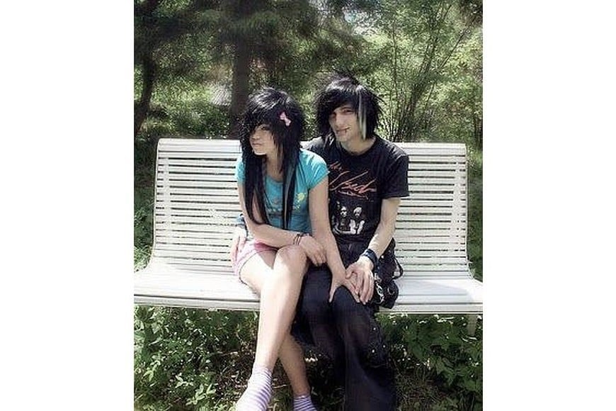 El movimiento emo tiene una estética propia y un enfoque en la expresión emocional.