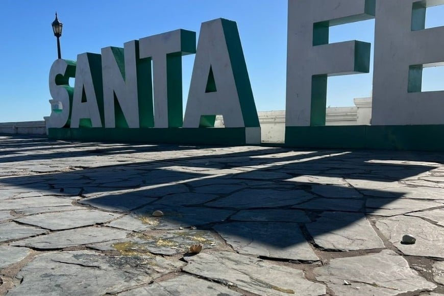 Vandalismo en las letras corpóreas de Santa Fe. Foto: Gentileza