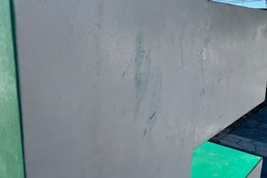 Vandalismo en las letras corpóreas de Santa Fe. Foto: Gentileza