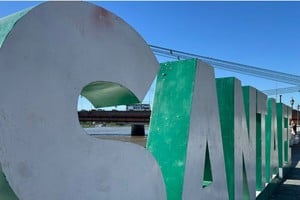 Vandalismo en las letras corpóreas de Santa Fe. Foto: Gentileza