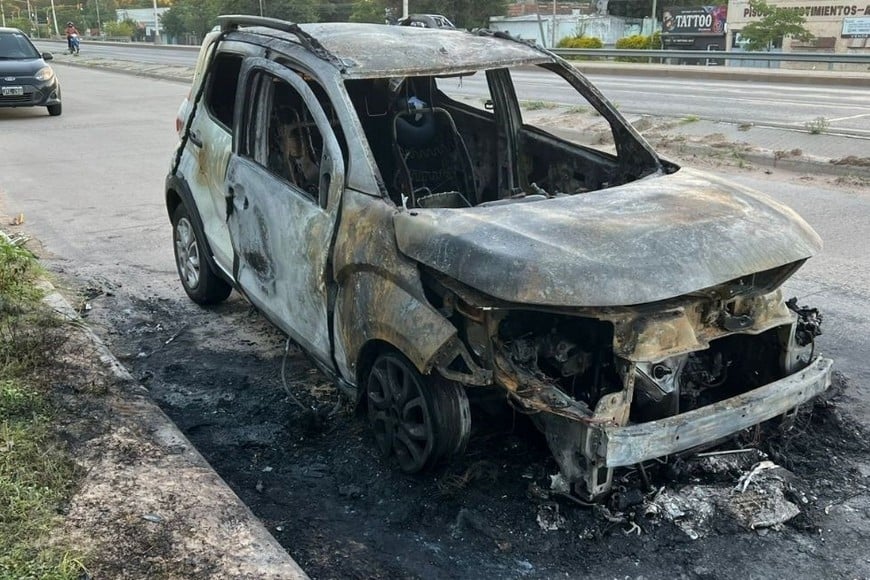 auto incendiado ruta 1